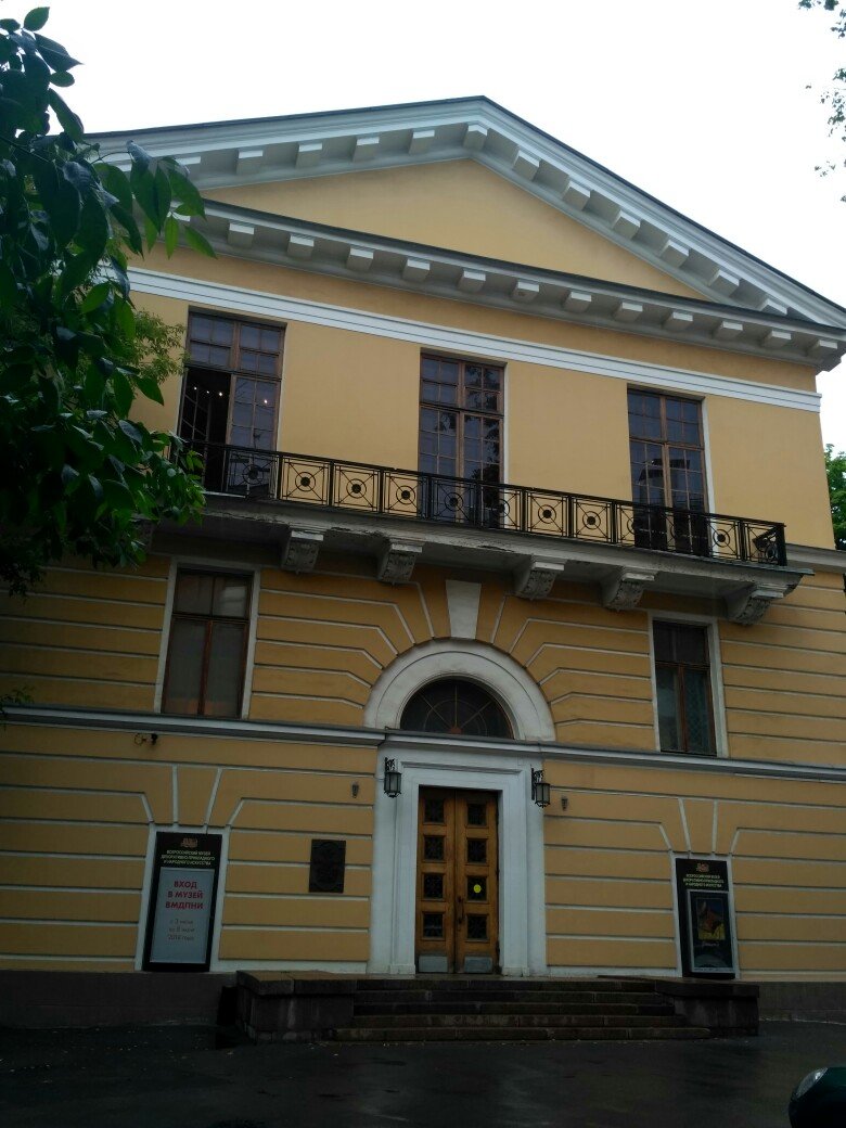 Административное здание Совмина РСФСР, 1950-1953 гг., архитекторы В.Г. Гельфрейх, В.Я. Кабанов
